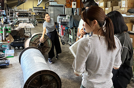古橋織布の感謝祭では、工場見学を一般公開